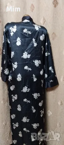 L/2XL Черен сатенен халат на цветя , снимка 2 - Нощници - 48925176