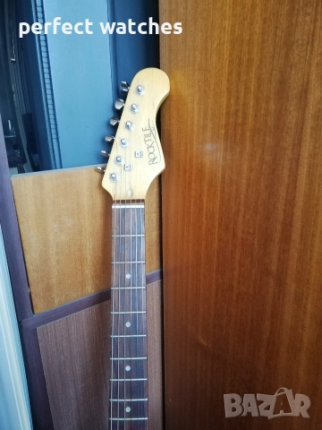 Електрическа китара Rocktile с кубе 15 W и свързващ аудио кабел , снимка 3 - Китари - 52913722