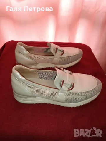 Идеално запазени маркови бели дамски лоуфъри от естествена кожа, снимка 2 - Дамски елегантни обувки - 47990173