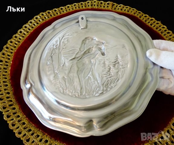 Пано,чиния за стена от калай с релефна ловна картина. , снимка 3 - Антикварни и старинни предмети - 36673740