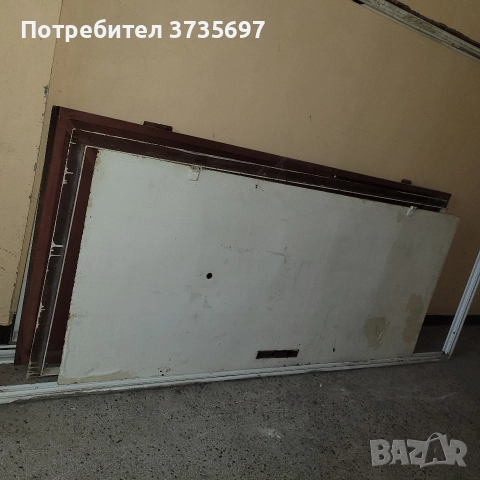 Метална врата за склад.