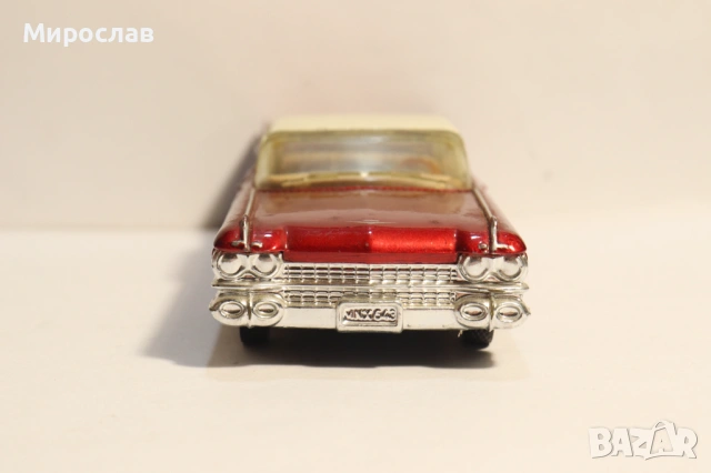 1:43 DINKY MATCHBOX CADILLAC КОЛИЧКА МОДЕЛ, снимка 4 - Колекции - 53378176
