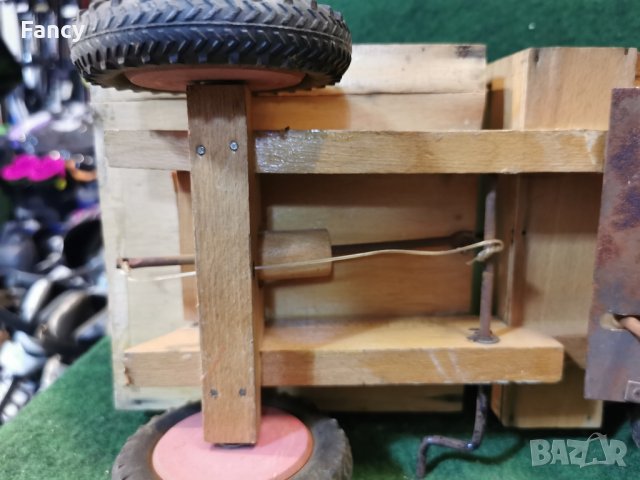 Дървен модел Unimog 1/16, снимка 12 - Антикварни и старинни предмети - 43016923