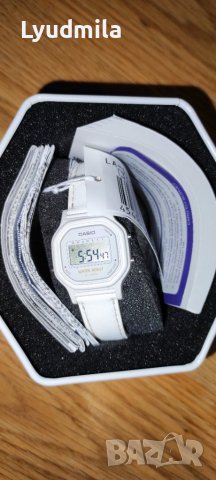 Дамски дигитален кварцов часовник от бяла смола/синтетична кожа Casio La11w