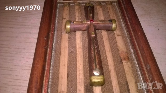 КРЪСТ В РАМКА-ДЪРВО/МЕД/КРИСТАЛИ-17Х11СМ, снимка 3 - Колекции - 27919868