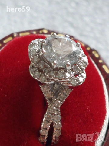 Прекрасен дамски златен пръстен с 1 карат брилянт плюс 74 брилянта тегло 0.5 карата,сертификат , снимка 3 - Пръстени - 51550355