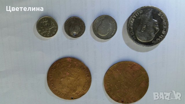 Продавам малка колекция от монети и пендари