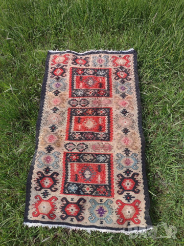 Продавам малко чипровски килимче , снимка 1 - Килими - 36537862