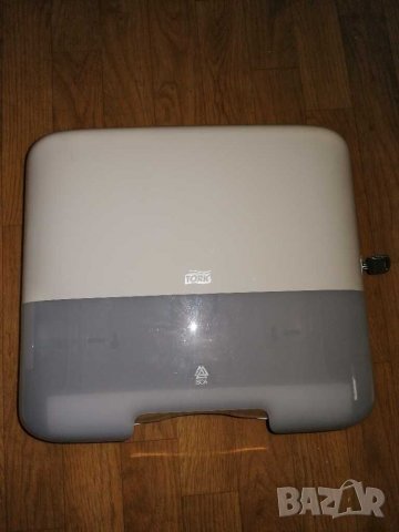 Диспенсъри за хартиени кърпи. 