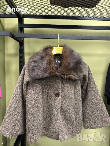 Дамско палто с пухена яка – 65 лв (2 цвята, универсален размер)