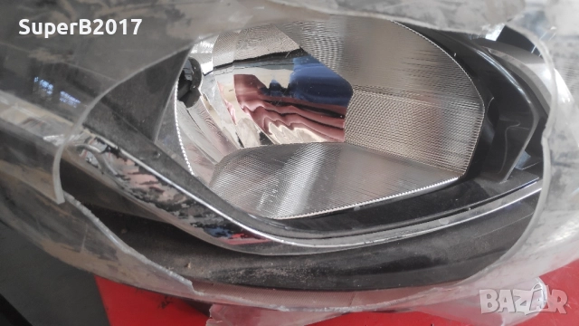 Продавам - оригинален десен фар за Toyota ProAce 2019 г. със счупено стъкло , снимка 2 - Части - 52193385