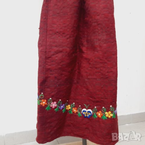 Етно червена вълнена престилка, част от носия(16.3), снимка 3 - Антикварни и старинни предмети - 43689107