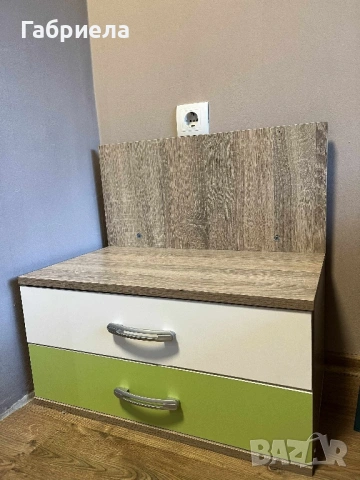Продавам детски шкаф с чекмеджета