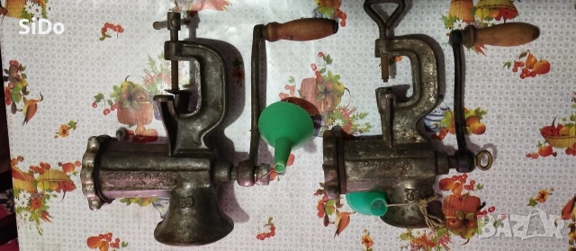 Лот 2 чугунени ръчни месомелачки малка и голяма, снимка 12 - Месомелачки - 50578375