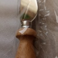 Малко ножче с дървена дръжка , снимка 1 - Прибори за хранене, готвене и сервиране - 28491316