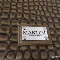 Продавам дамска лачена чанта MARTİNİ, снимка 5 - Чанти - 43708259