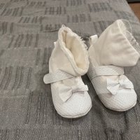 Бели пантофки 21 номер, снимка 1 - Бебешки обувки - 43132875