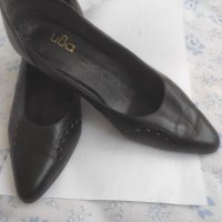 Черни дамски обувки с малък ток, снимка 1 - Дамски обувки на ток - 33587081