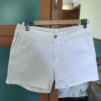 Къси бели еластични панталони, снимка 1 - Къси панталони и бермуди - 33487034
