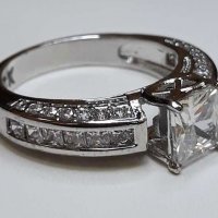 Златен пръстен Бяло Злато 18К със Бели камъни Сваровски НОВ, снимка 5 - Пръстени - 28958673