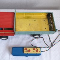 Стара китайска ламаринена играчка самосвал с дистанционно, снимка 4 - Колекции - 43674745
