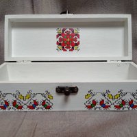 Кутия с български народни шевици, снимка 4 - Бижутерийни комплекти - 43255826