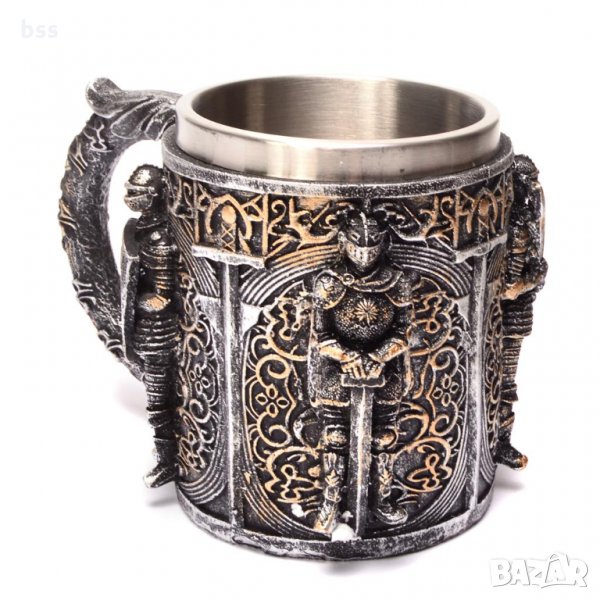 Код 94168 Стилна чаша от полирезин и метал с релефни декорации - рицари, мечове и надписи., снимка 1