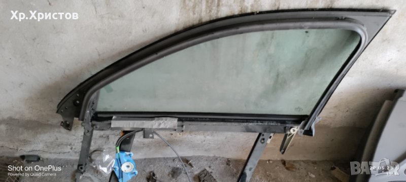 Стъкло А4 В6 предна дясна врата , снимка 1