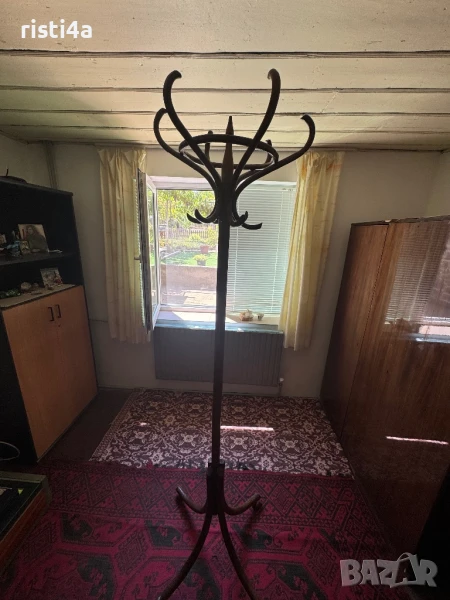 Стоящи дървени закачалки 2 броя, снимка 1