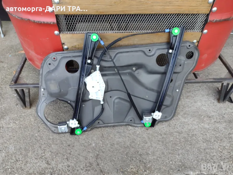 Стъкло-повдигач за Фолксваген Голф 4/Бора предна ляв(шофьорска)страна 5-врати, снимка 1