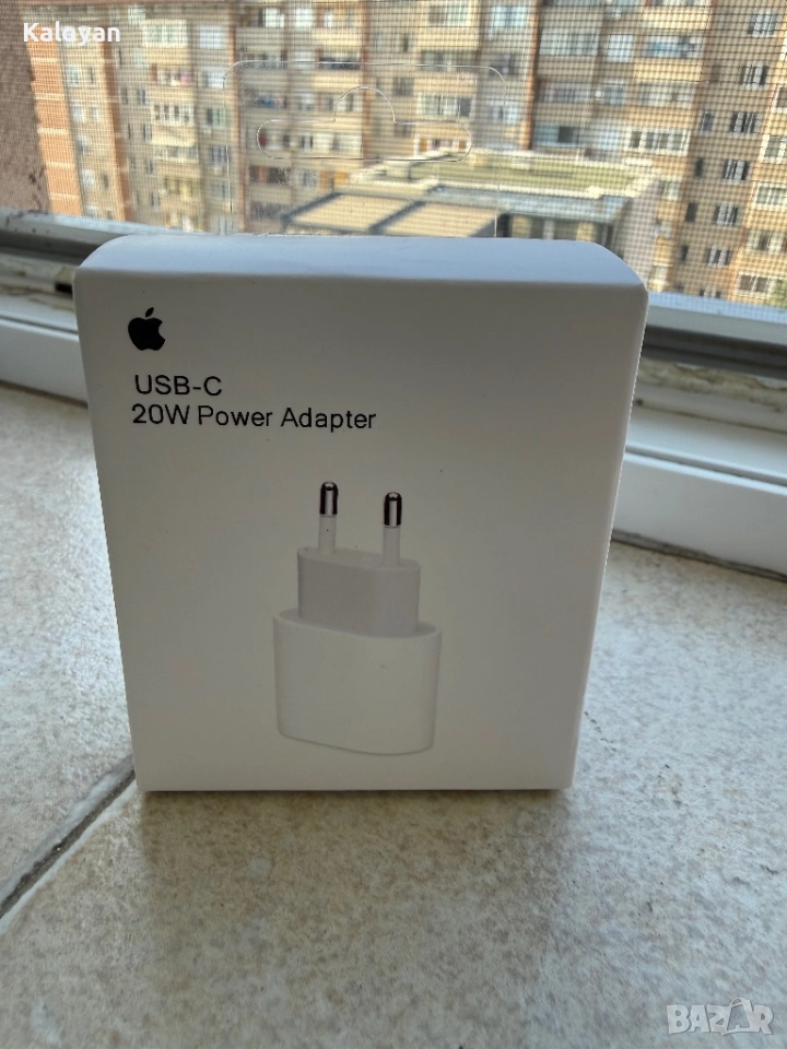 Адаптер Apple 20W, снимка 1