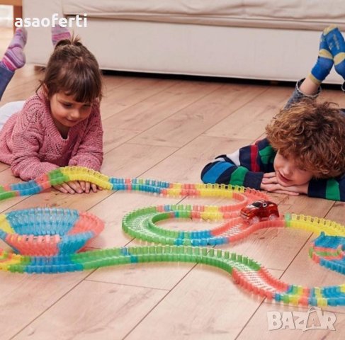 Детска светеща писта с количка Magic Tracks.