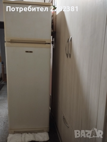 Продавам хладилник с горен фризер Зануси