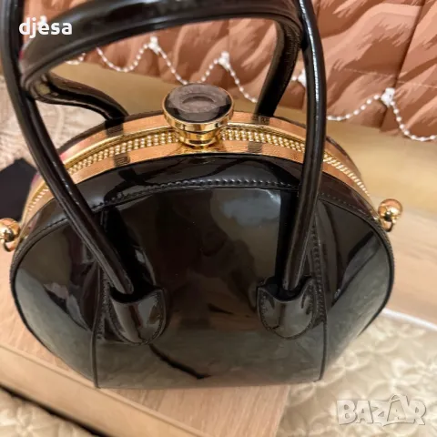 Дамска чанта лачена, снимка 2 - Чанти - 49091527