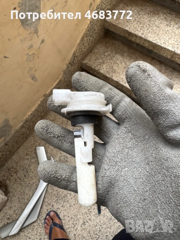 Сензур(датчик) ниви течност чистачки на Range Rover Evoque само за 30лв. 1004533 20150311, снимка 2 - Части - 52808820