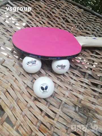 Нова хилка Donic за тенис на маса в комплект с три топчета , снимка 1 - Тенис - 37738159