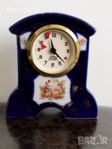 Стар порцеланов анимиран настолен часовник