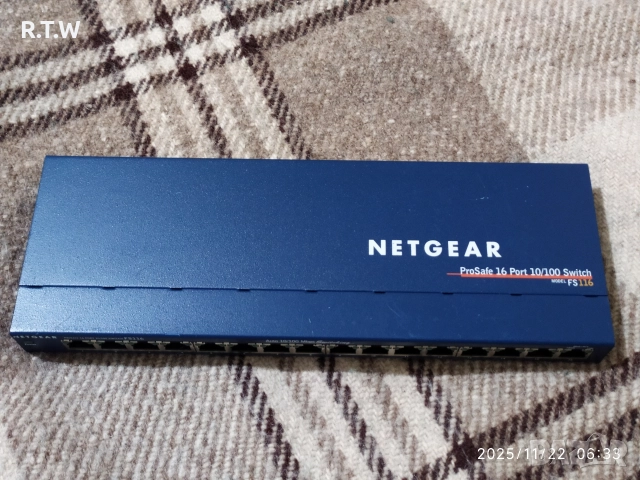 Netgear ProSafe 16-Port, 10/100, Switch , снимка 5 - Суичове - 52668897