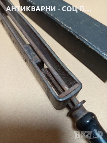 Соц Старо Немско  Кожено Бръснарско Точило Масат., снимка 4 - Антикварни и старинни предмети - 50660115