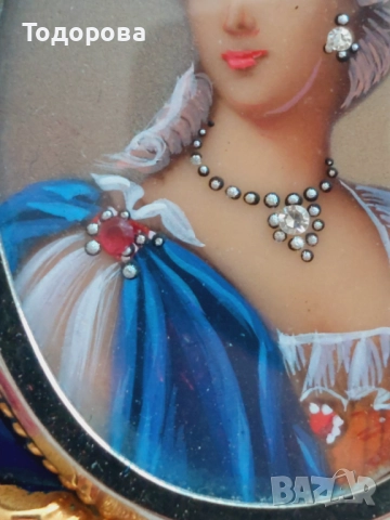 Уникално красив златен медальон злато 750 с емайл поставени три брилянта и два рубина, снимка 9 - Колиета, медальони, синджири - 52030486