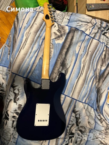 Електрическа китара + усилвател с дисторшън, снимка 3 - Китари - 53234621