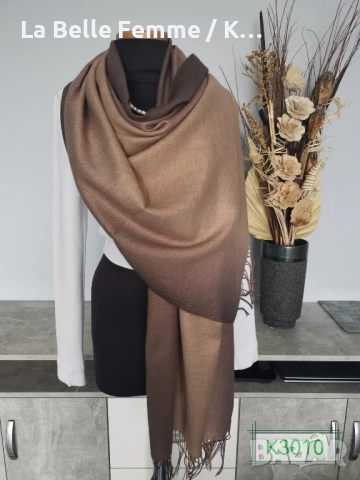 Шалове от шашмир с втъкана златна нишка, снимка 4 - Шалове - 51941414