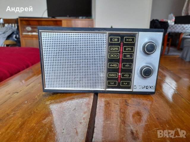Старо радио,радиоприемник Кварц 406, снимка 2 - Антикварни и старинни предмети - 33123916