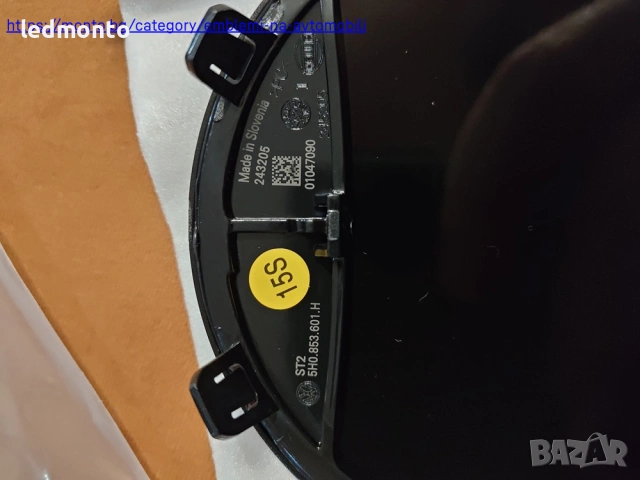 Оригинална Емблема Предна Решетка Golf R / GTI / Jetta /-  5H0853601H, снимка 2 - Части - 53217685