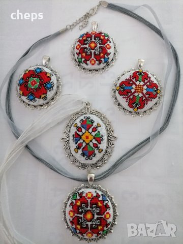 БИЖУТА/КОЛИЕТА С РЪЧНА БРОДЕРИЯ, снимка 1
