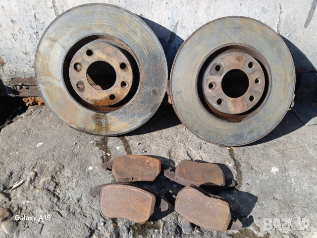 Предни дискове с накладки за Peugeot 3008 2.0 HDI 150 кс. 2012г. 