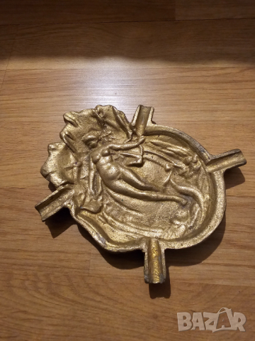 Старинен солиден пепелник от бронз с гола мадама - за ценители и колещционери, еротика секс гола жен, снимка 3 - Антикварни и старинни предмети - 44844574