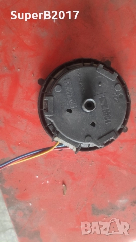 Продавам - моторче огледало за Опел Мерива 2, снимка 3 - Части - 52160283