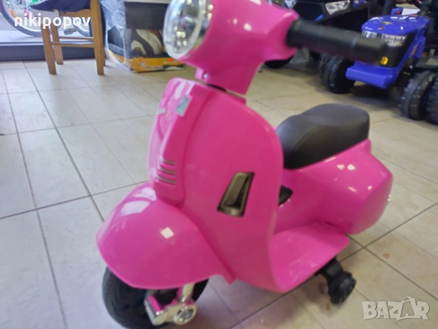 Акумулаторен мотор Vespa GTS Sport розов, снимка 11 - Детски велосипеди, триколки и коли - 53569723