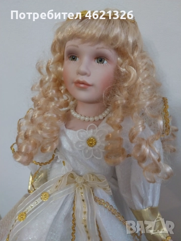 Винтидж колекционерска немска порцеланова кукла принцеса в кралска рокля като нова